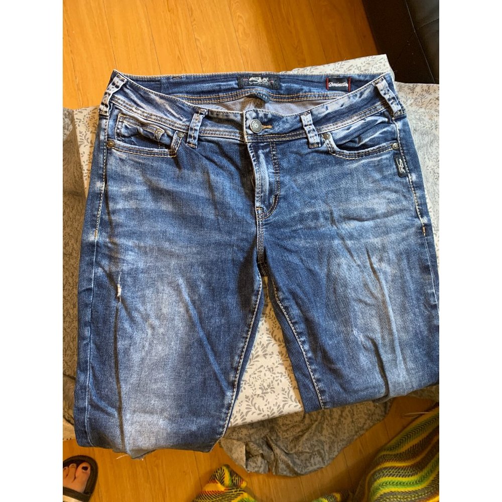 Elyse Mid Rise Silver Jean Capris
